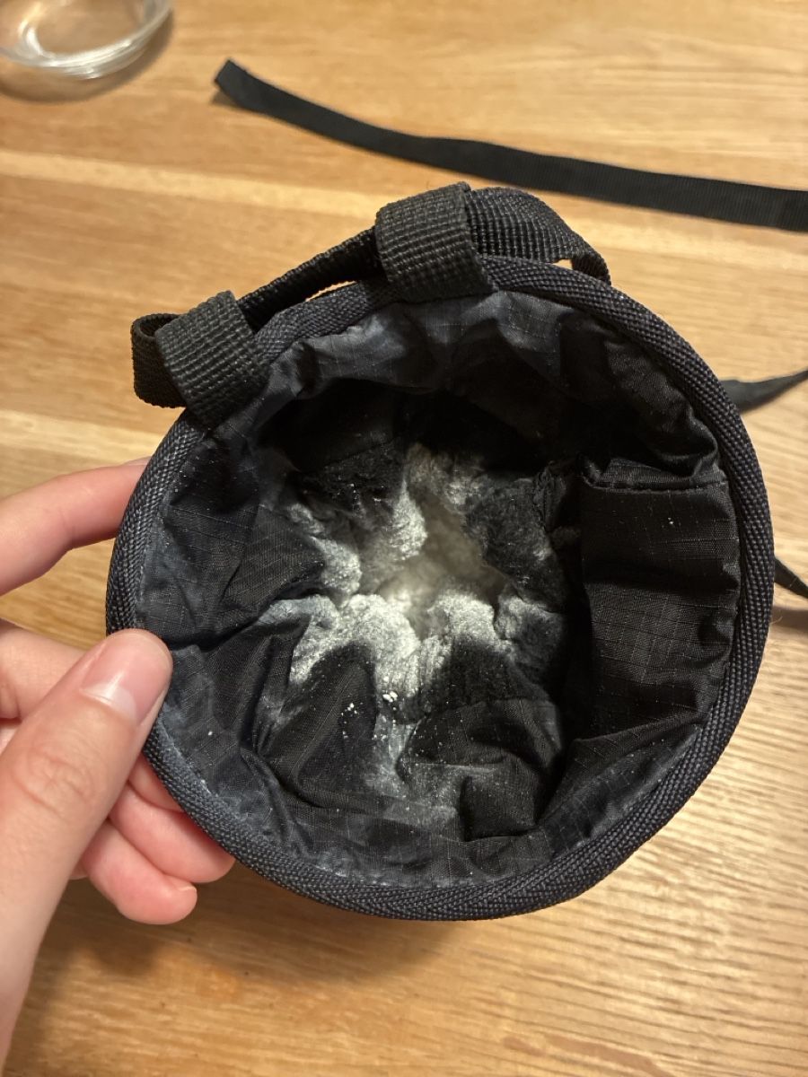 Black Diamond Taschen: Black Diamond Mojo Zip Chalk Bag – Gebraucht aus Zürich von ZuziHaj 2