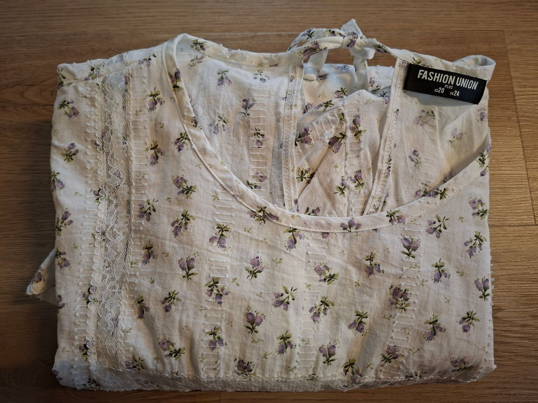 Camicette: Bluse mit Blumenmuster – Usato da Oberwil/Dägerlen venduto da Dominique1606 2