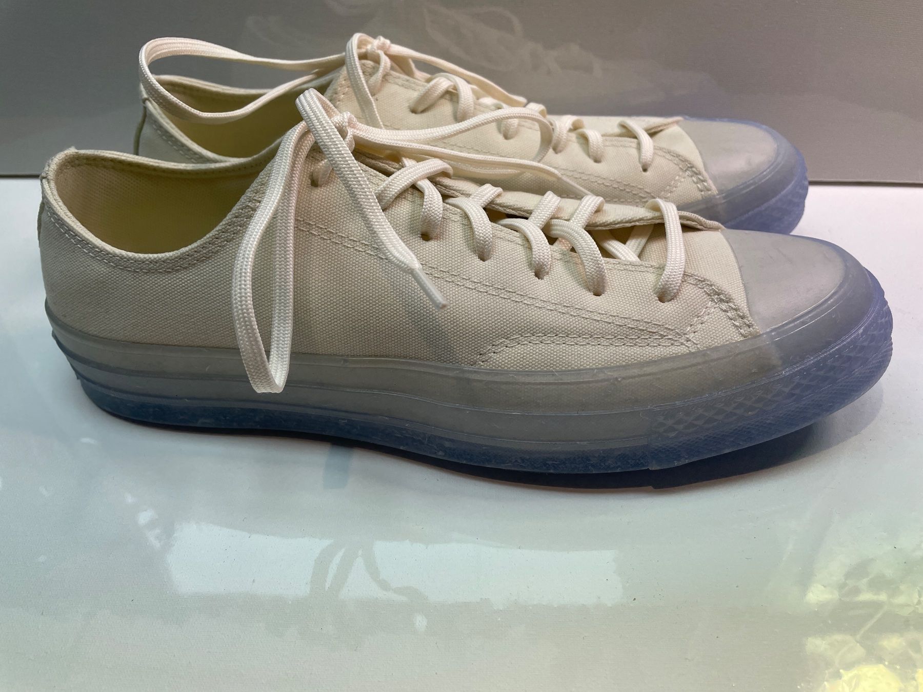 Converse Herrenschuhe: Neue, weisse Converse 'All Star', transparente Sohle in 42.5 – Neu (gemäss Beschreibung) aus Wolfhausen von Mawere