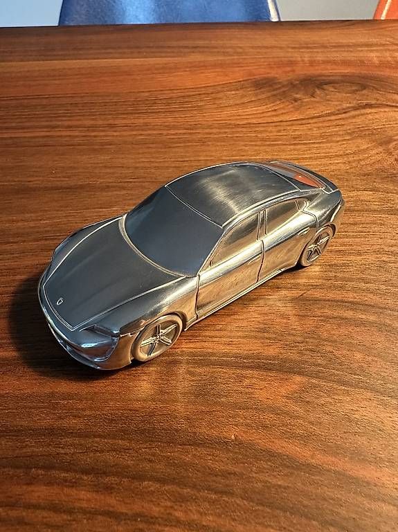Modellini d'auto: Porsche Taycan Briefbeschwerer, Limited Edition – Usato da Augst BL venduto da snoopy-80