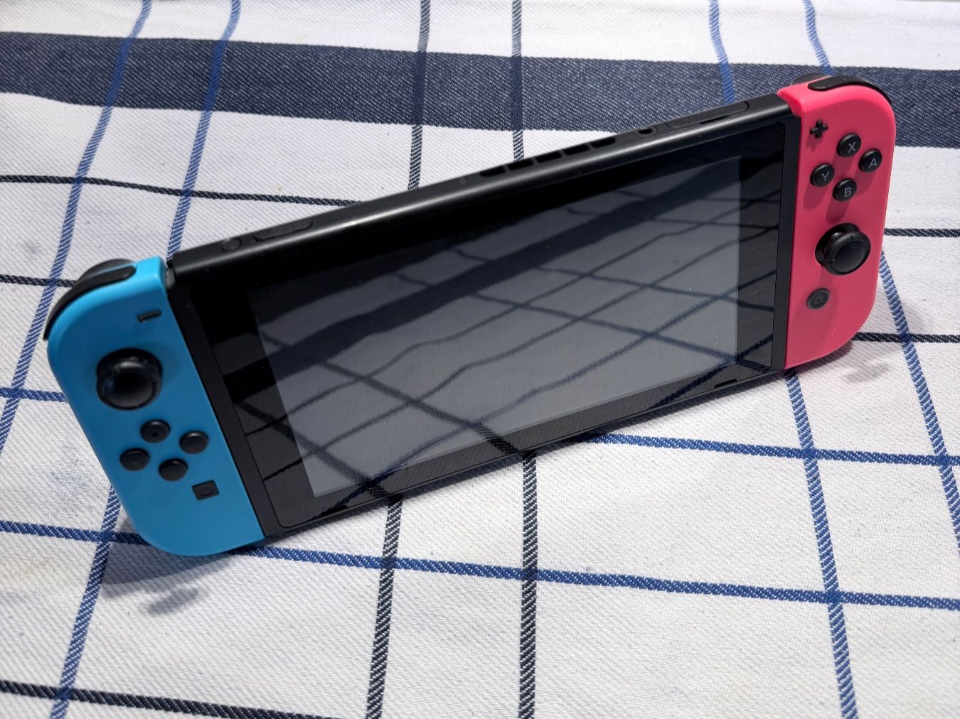 Nintendo Consoles: Nintendo Switch Console avec accessoires et Ring Fit – D'occasion à Clarens par guigui919