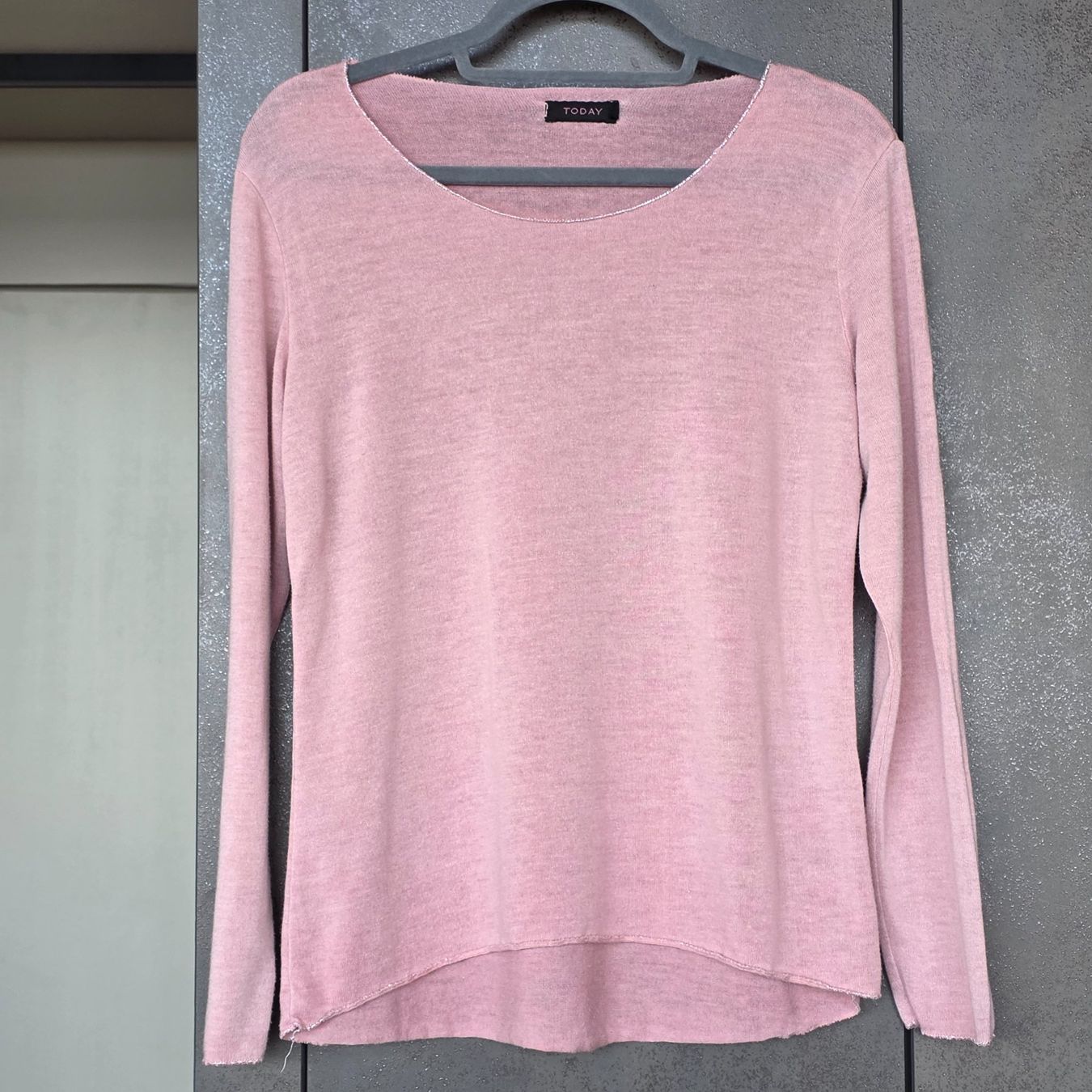 Pullover & Sweatshirts: 🐸 ROSA VISKOSE PULLOVER L MIT SILBERRAND – Gebraucht aus Môtier (Vully) von Frogs