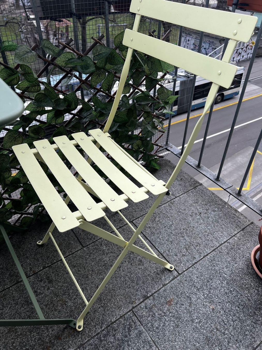 Fermob Set di tavolo e panche: Gartentisch mit 2 Stühlen – Usato da Zürich venduto da lexi_alex 1