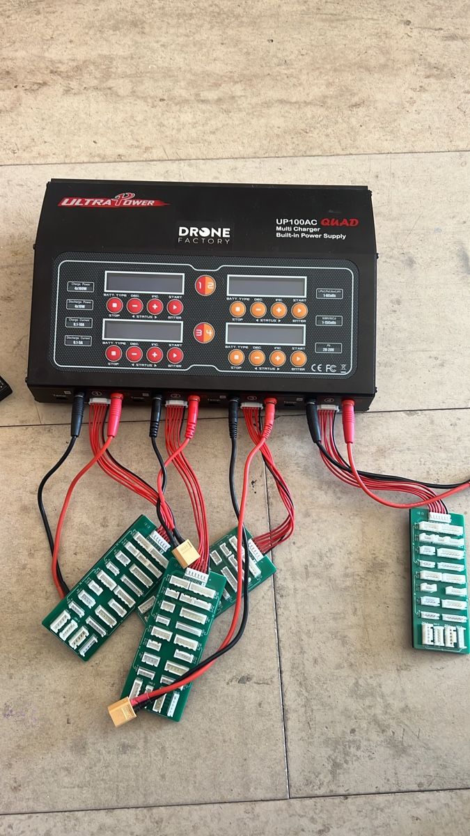 Akkus, Ladegeräte & Netzgeräte: Chargeur modélisme  – Gebraucht aus Chézard-St-Martin von moh_fq5h