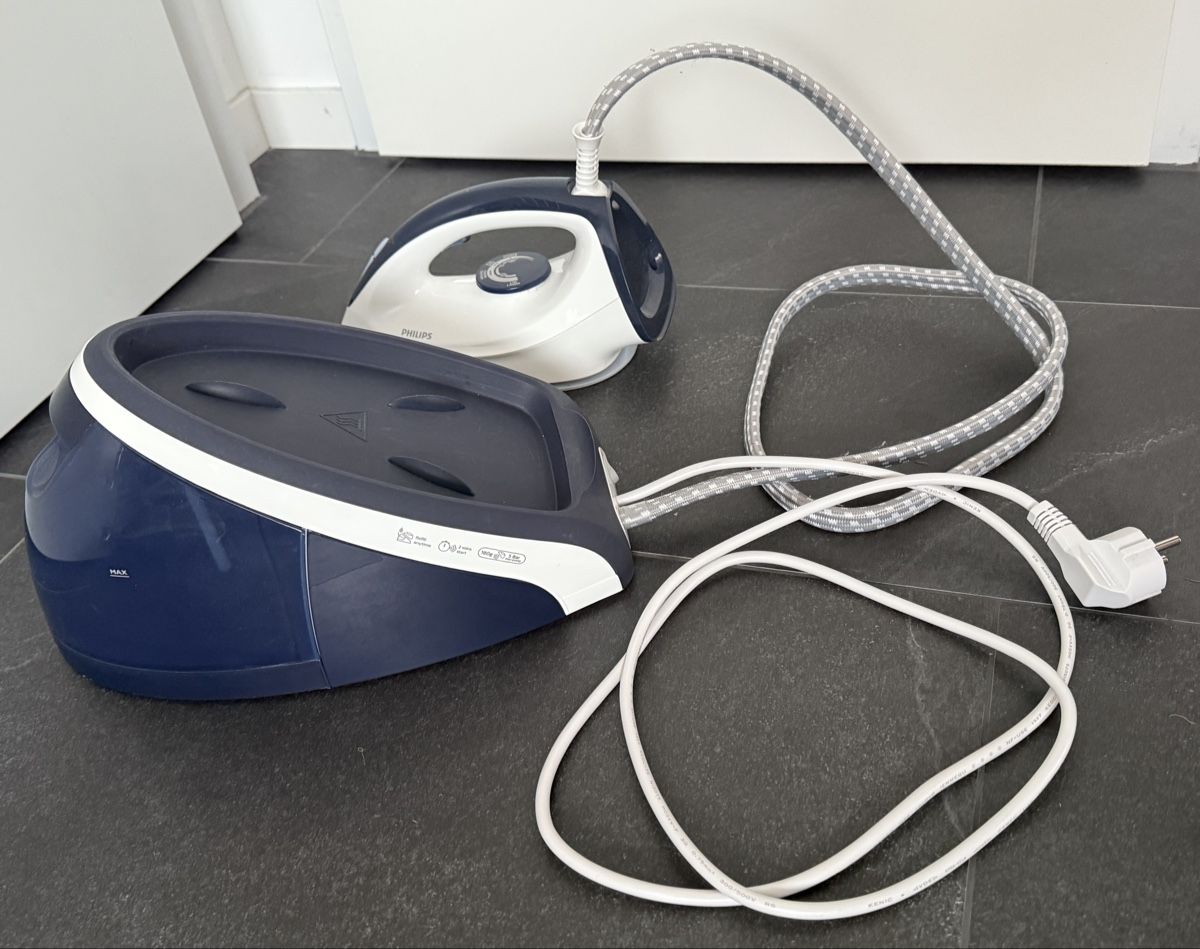 Philips Ferri da stiro: Bügeleisen mit Halter – Usato da Goldach venduto da igwhitestar 1