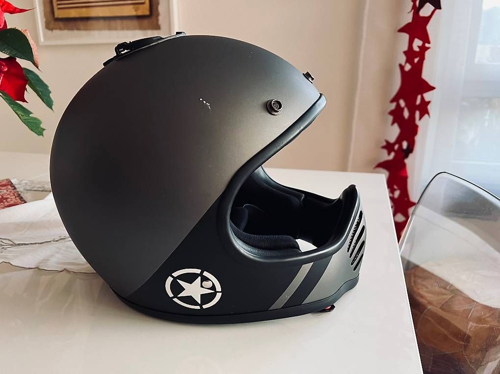 Caschi & visiere: Vendo casco Seventyfive. – Usato da Agno venduto da moiw6871