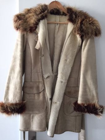 Lammfellmantel mit Pelzkragen, Gr. S