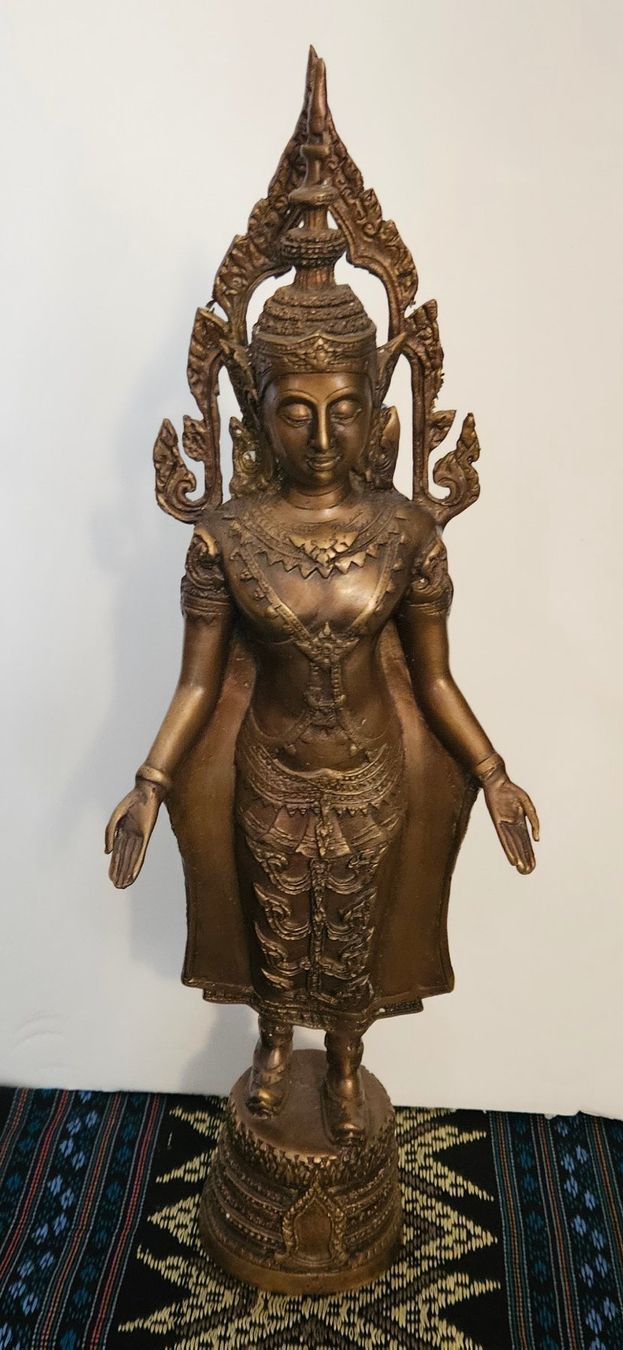 Statuette: Bronze ancien Thai deesse. 40cm – Usato da Vernier venduto da 19pigments