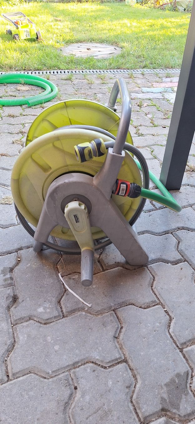 Rohre & Schläuche: Gartenschlauch auf Rollwagen – Gebraucht aus Kerzers von desi94 1