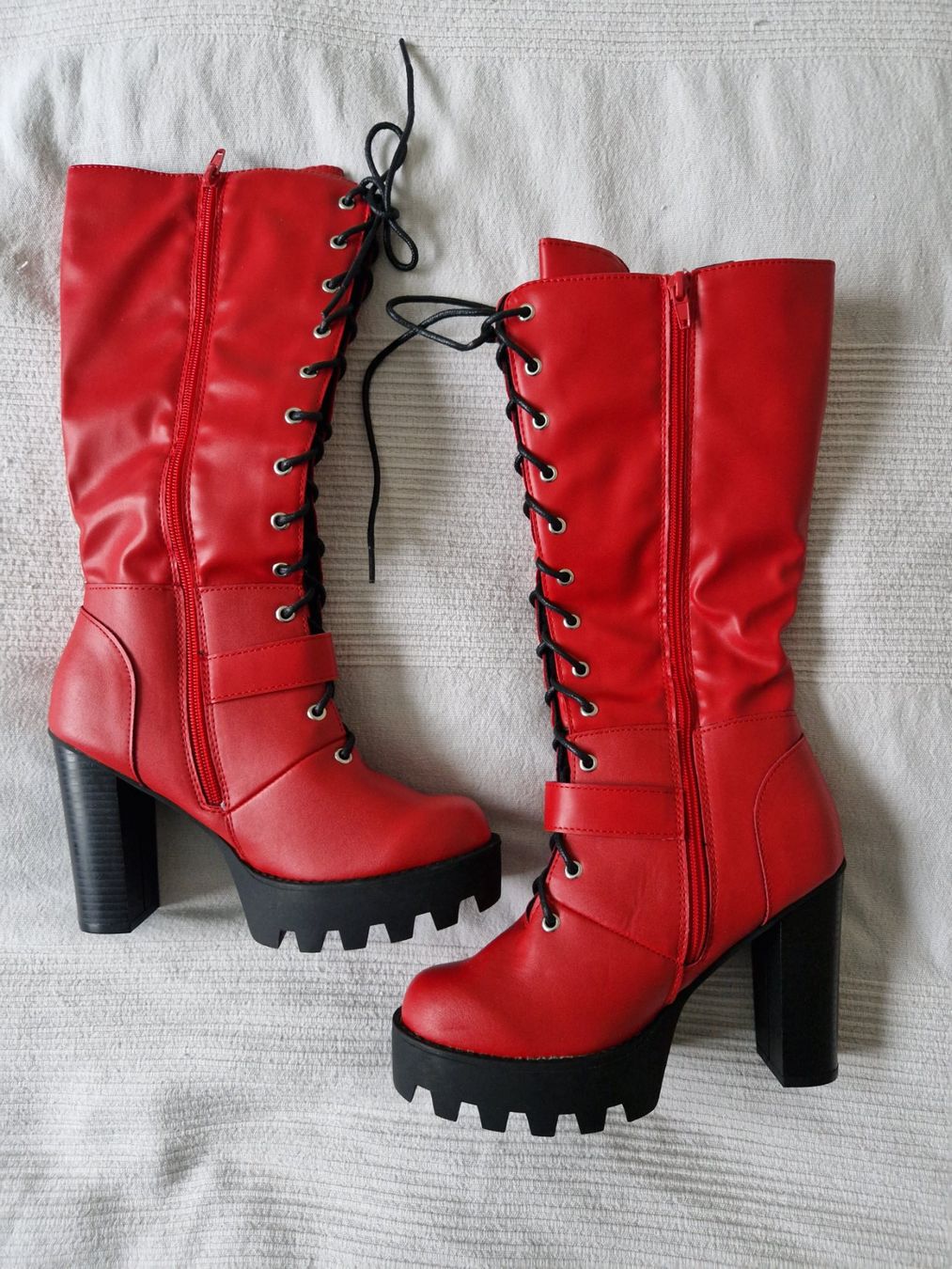 Scarpe da donna: Rote Schnürstiefel, Gr. 37, Neu – Nuovo e nell'imballaggio originale da Zürich venduto da stefanella 1