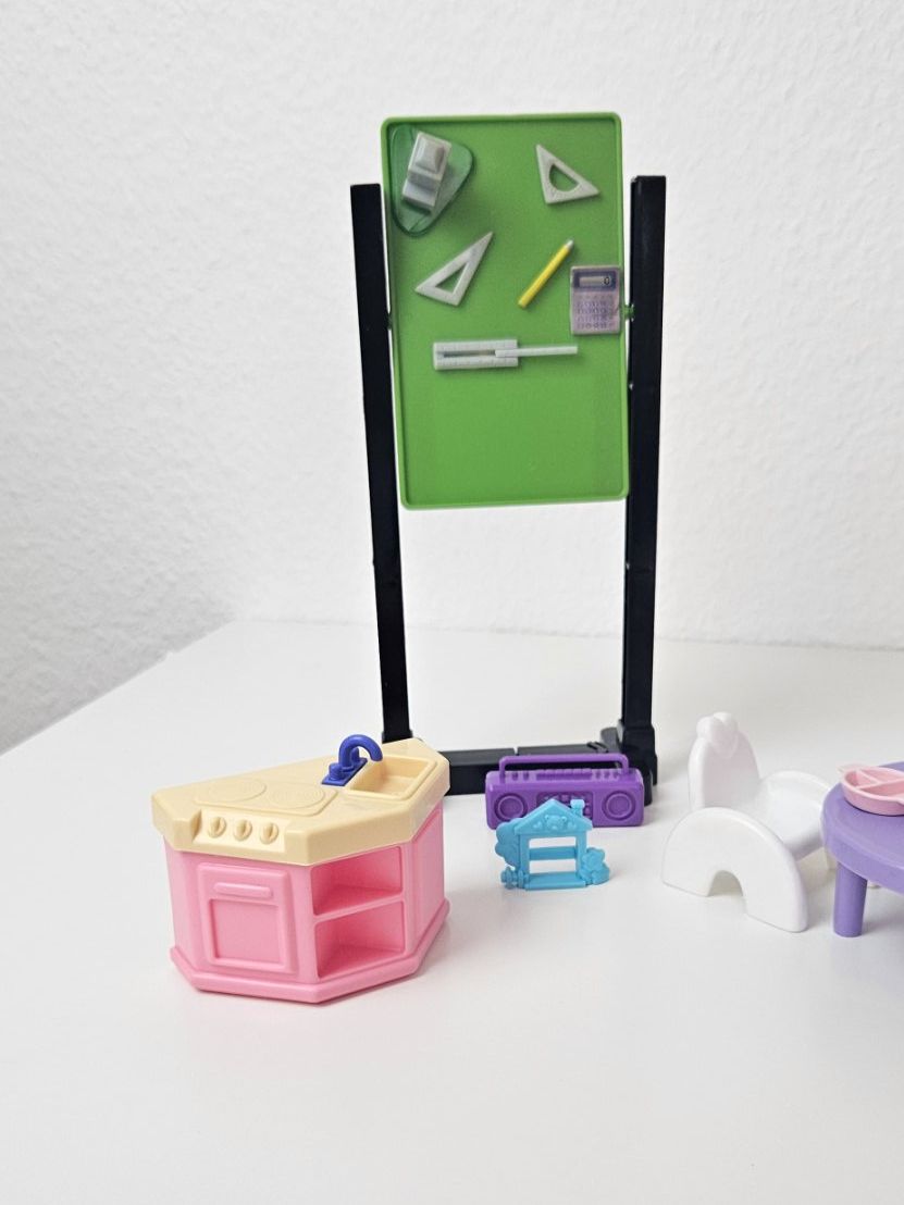 Barbie Case e mobili per bambole: Vintage Barbie Klassenzimmer Set – Usato da Dättwil AG venduto da son_x2fq 2