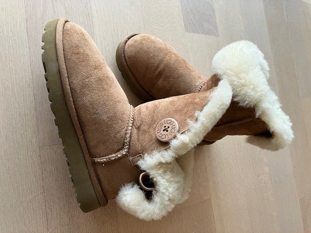 Ugg Scarpe da donna: UGG Winterschuh, camelfarben, Gr. 36 – Usato da Brugg AG venduto da Hellviolett 1