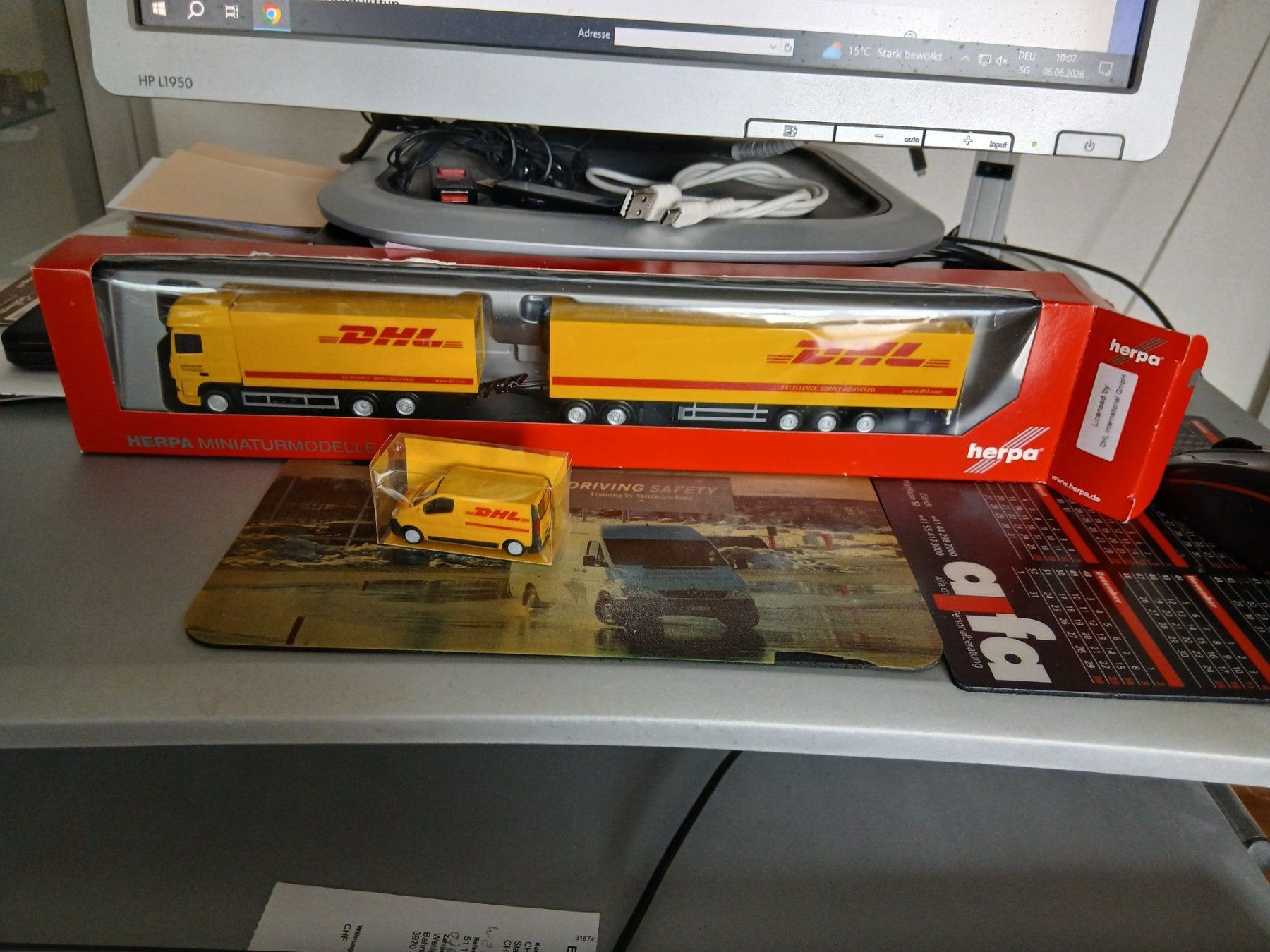Daf Modellini d'auto: DAF XF Roadtrain 3-a 5-a DHL gelb & Opel Vivaro Van – Nuovo (secondo la descrizione) da Salgesch venduto da andiroues