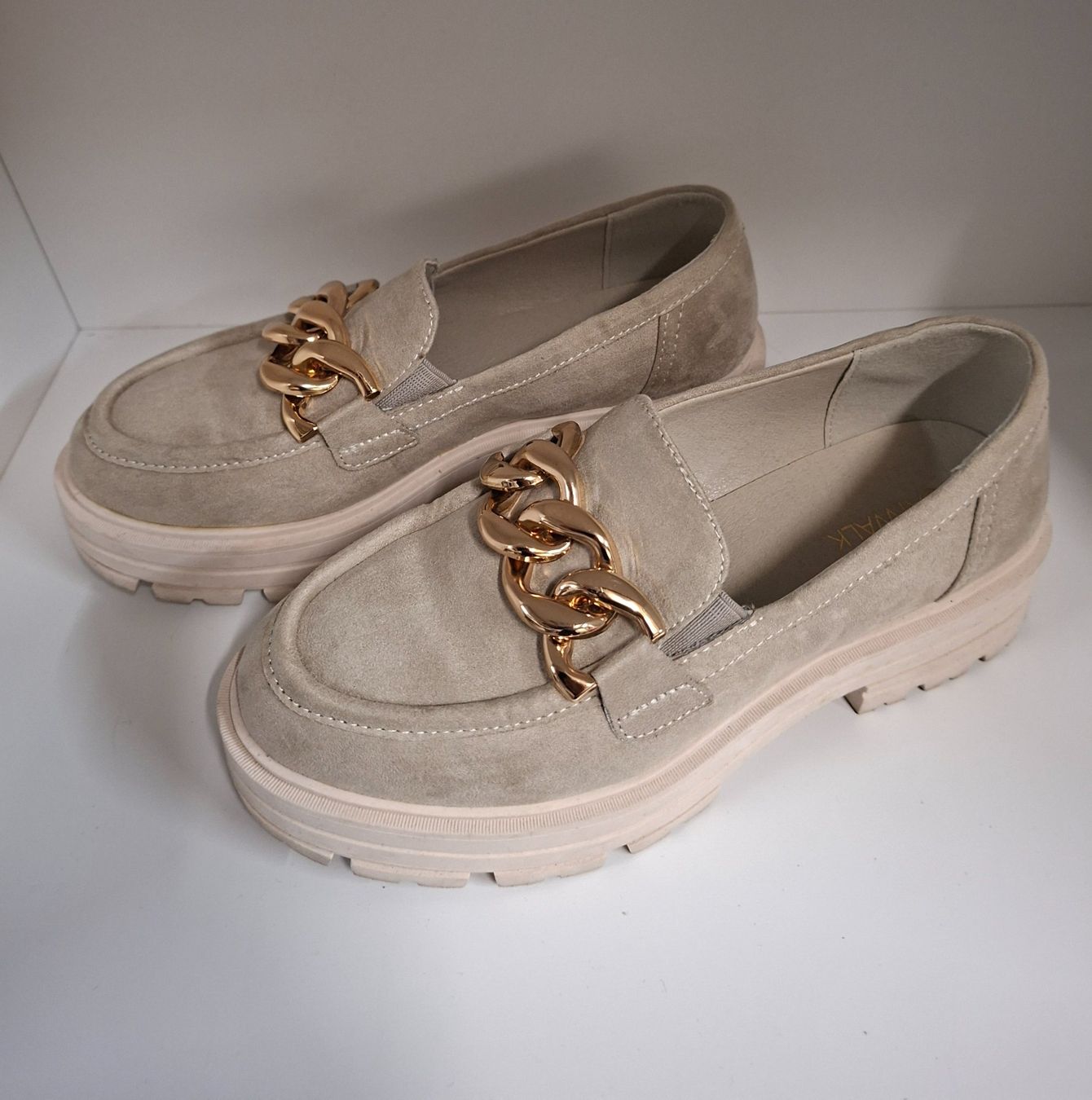 Scarpe da donna: Catwalk Beige Loafer mit Kette Gr. 36 – Usato da hombrechtikon venduto da Marijo 2