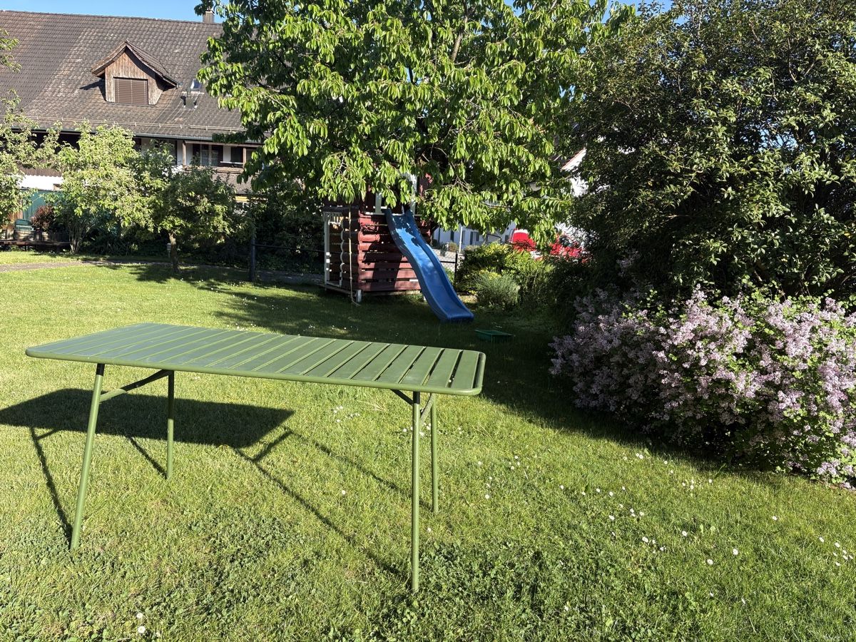 Tables: Olivegrüner Gartentisch – D'occasion à Grüt (Gossau ZH) par fab_xmy9 2