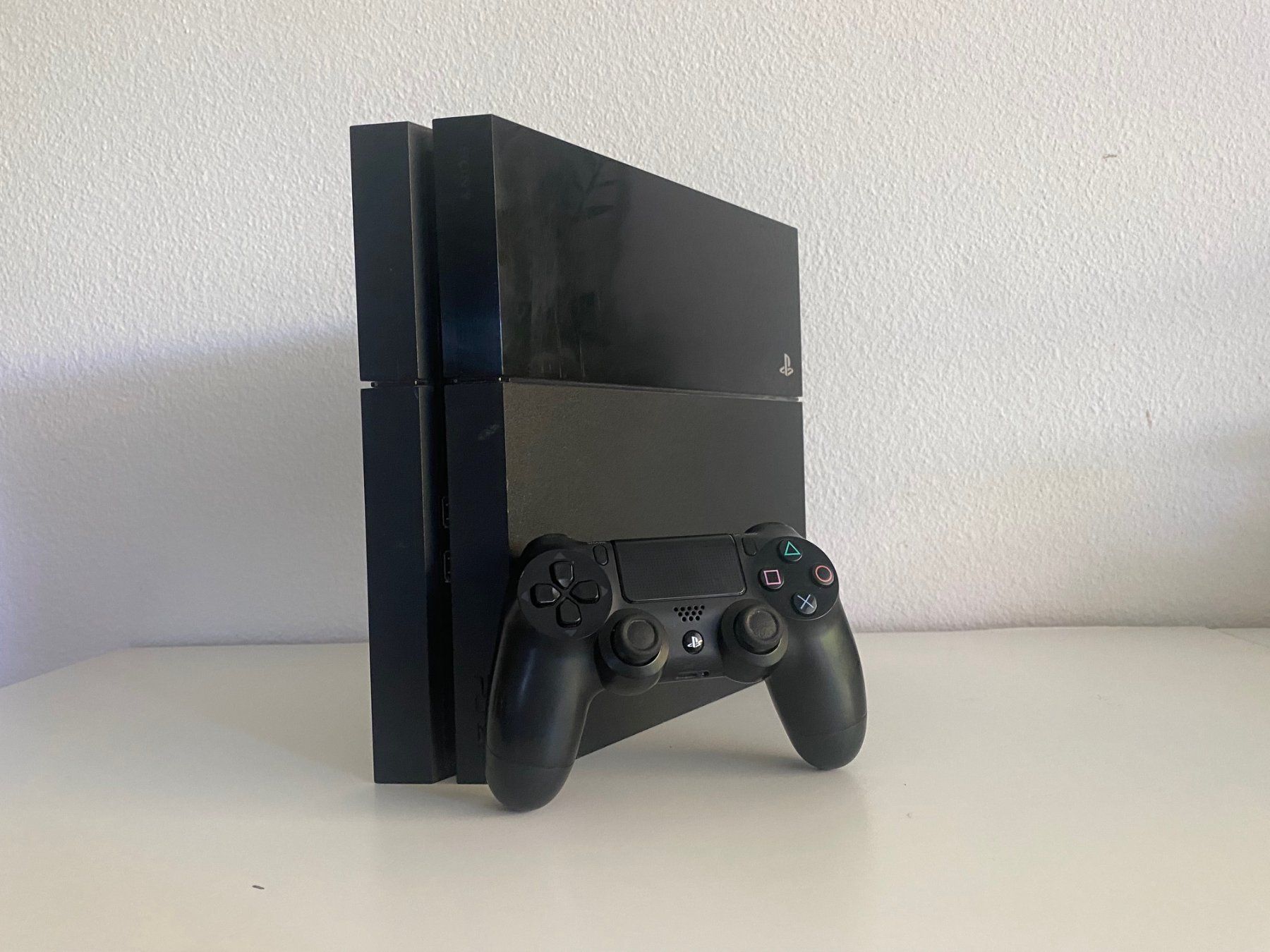 Sony Console: PlayStation 4 mit Controller – Guter Zustand – Usato da Hünenberg venduto da AzteC_8 1