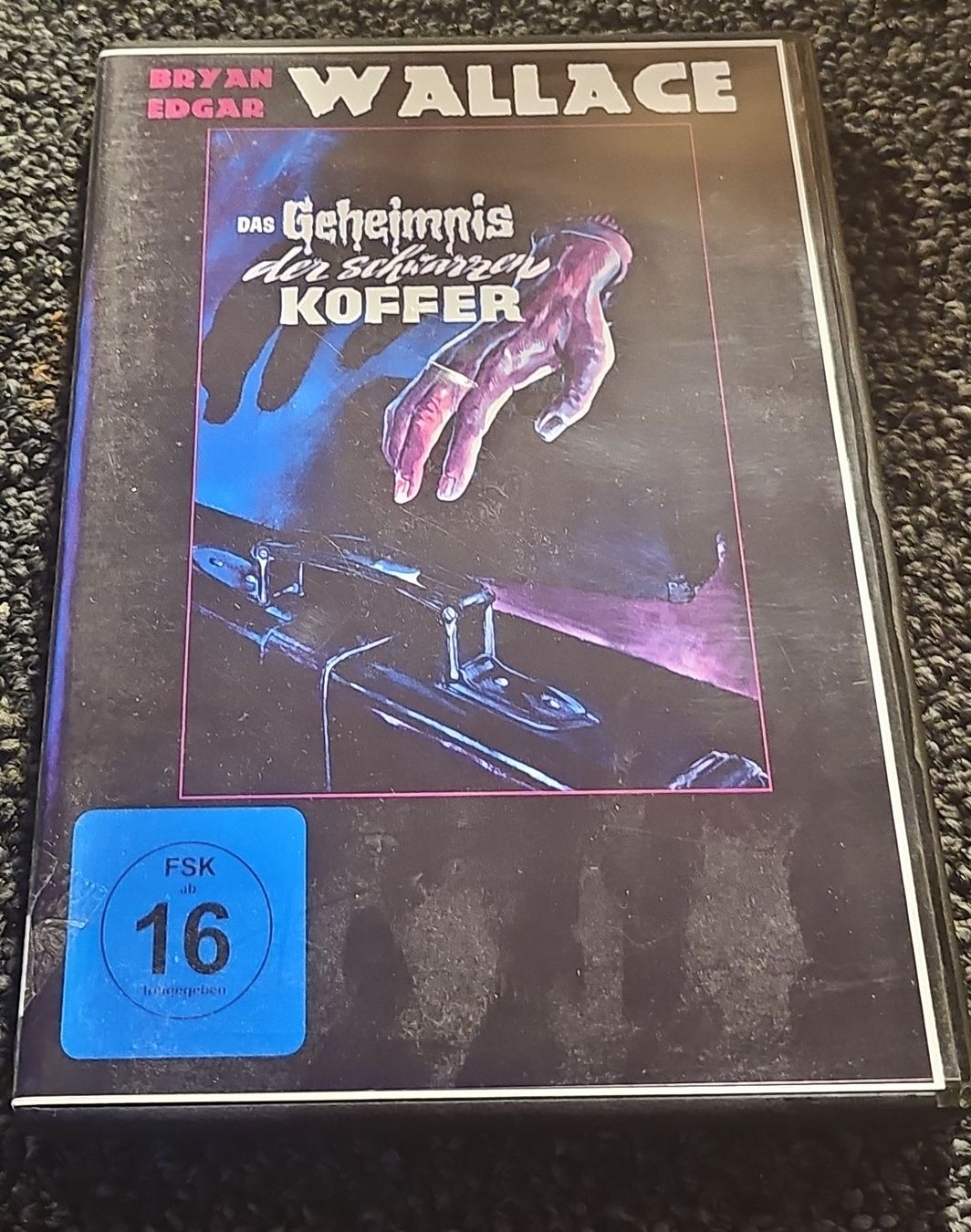 Tutti i DVDs: DVD Das Geheimnis der schwarzen Koffer (20303) – Usato da Ruswil venduto da jan_bxl5
