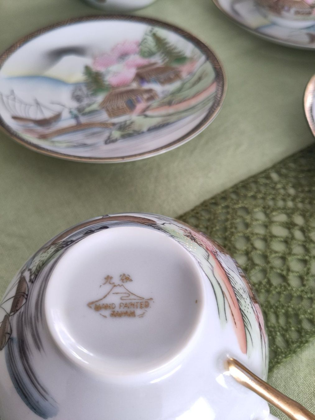 Set di piatti: Geschirrset mit japanischer Bemalung – Usato da Saas im Prättigau venduto da eve_22 2