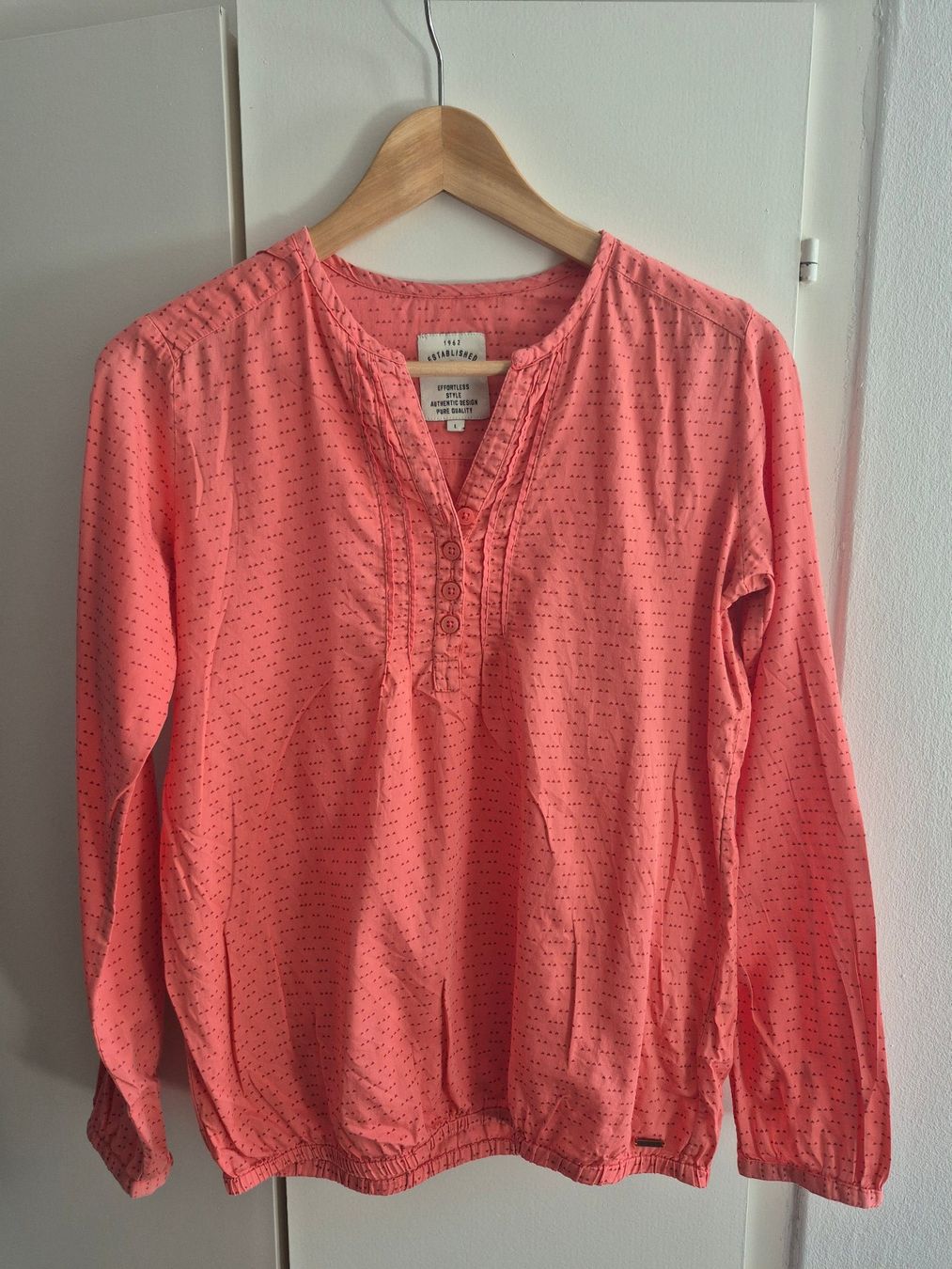 Tom Tailor Blusen: Tom Tailor Bluse M-L, leichter Sommerstoff mit langen Ärmeln – Gebraucht aus Zürich von Korallenfisch