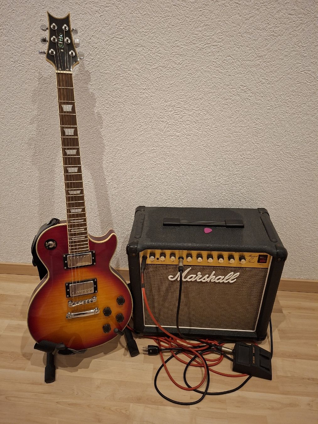 Musikinstrumente: E Gitarre und Marshall Verstärker – Gebraucht aus Leibstadt von Tremek