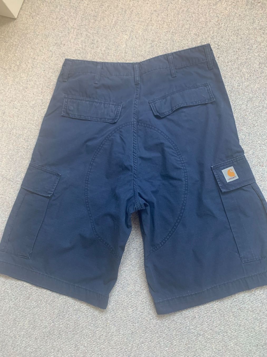 Carhartt Pantaloni: CARGO-BERMUDA (SHORT) CARHARTT GRÖSSE M – Usato da Embrach venduto da korbflechter49 1