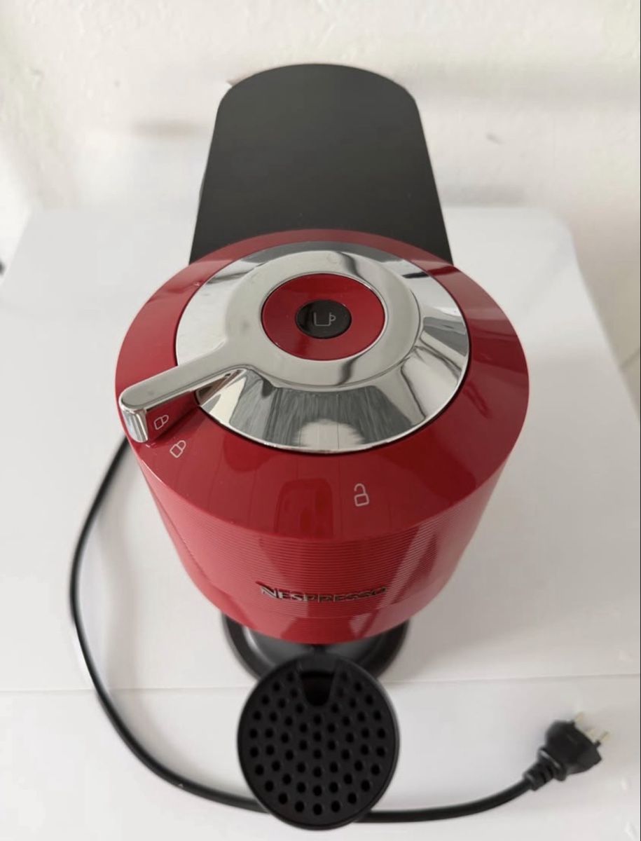 Nespresso Kaffeemaschinen & Espressomaschinen: Machine à café Nespresso Vertuo Krups rouge – Neu (gemäss Beschreibung) aus Lausanne von Stephaniesdressing