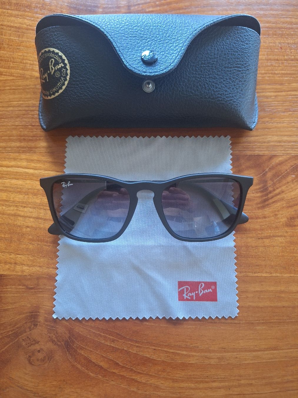 Ray-Ban Occhiali & Lenti: Ray ban Chris sunglasses – Nuovo (secondo la descrizione) da Yens venduto da rob_nsw7