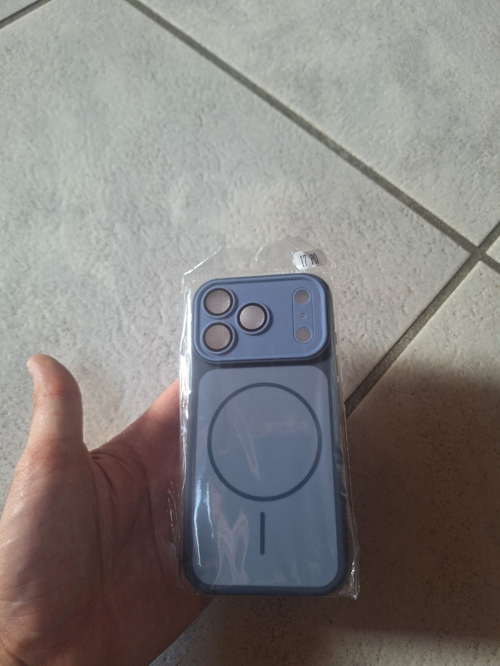 Apple Cover & Protezioni schermo: Iphone 17 Pro Magsafe Hülle blau – Nuovo e nell'imballaggio originale da Luven venduto da sven.caderas