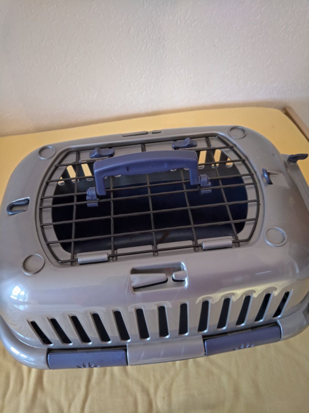 Liege- & Schlafplätze: Katzentransportbox aus Kunststoff – Gebraucht aus Bözen von Maerchenprinz 2