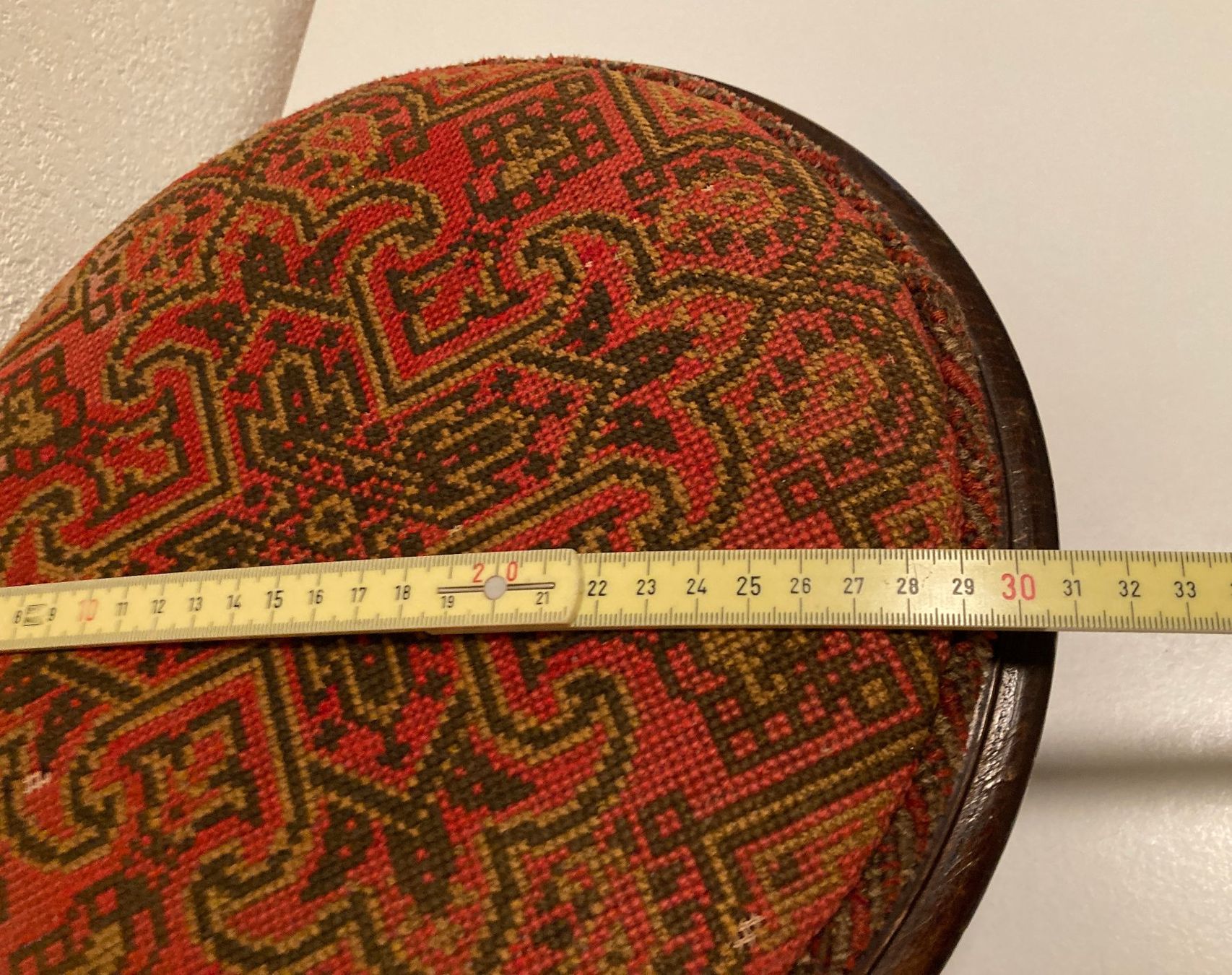 Sgabelli: Möbel Schemel Tabouret Tritthocker Holz braun Stoff Goblin – Usato da Wangen b. Olten venduto da Buntgemischt 6