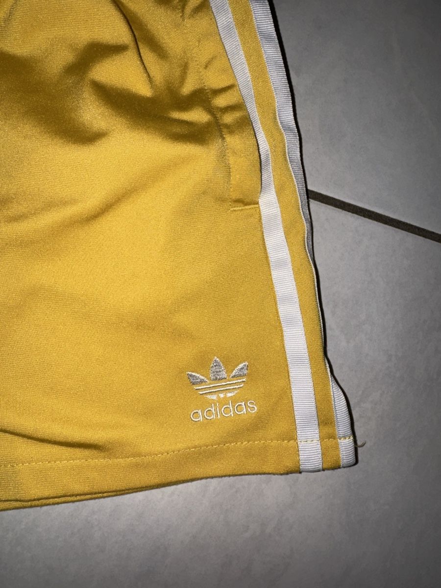 Adidas Pantalons: Adidas Shorts Damen gelb – Neuf (Voir description) à Hergiswil NW par kaufe_bei_kaufmann 2