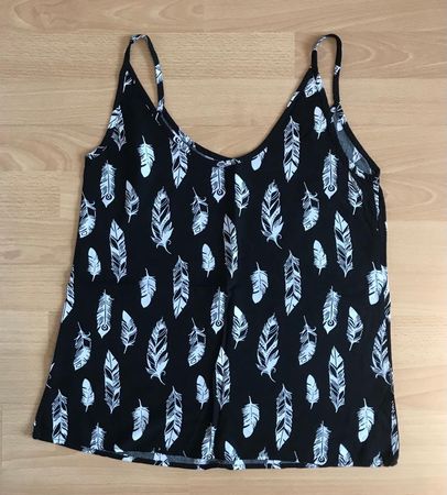 Top schwarz/weiss mit Federmuster