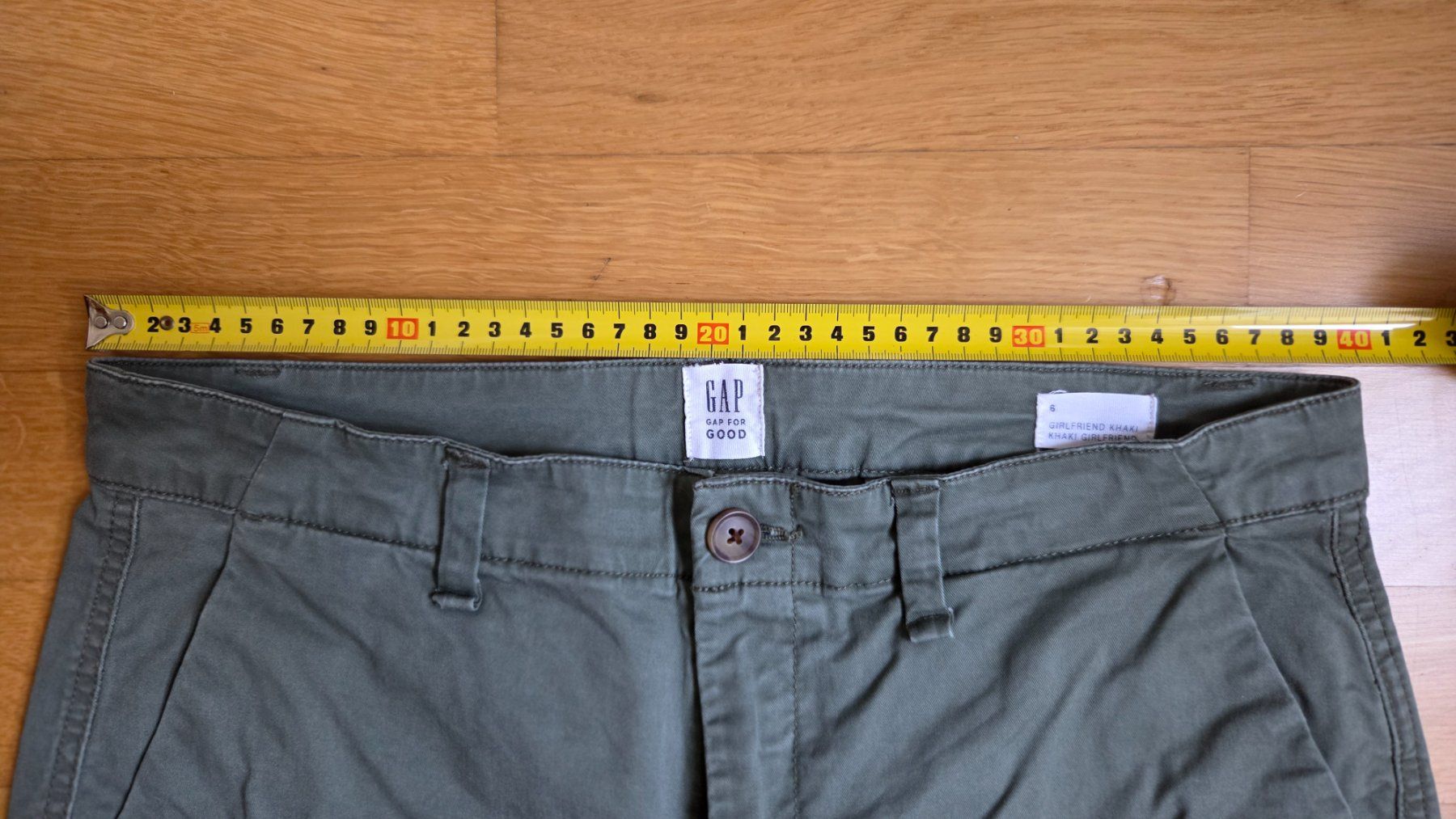 Gap Pantaloni: GAP Girlfriend Chino Khaki – Usato da Fislisbach venduto da Maieriisli25 2