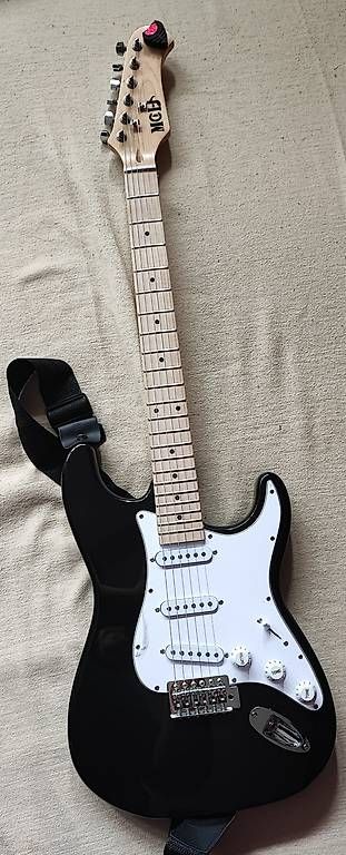 Strumenti musicali: E-Guitar – Usato da Genf venduto da AdiOs2