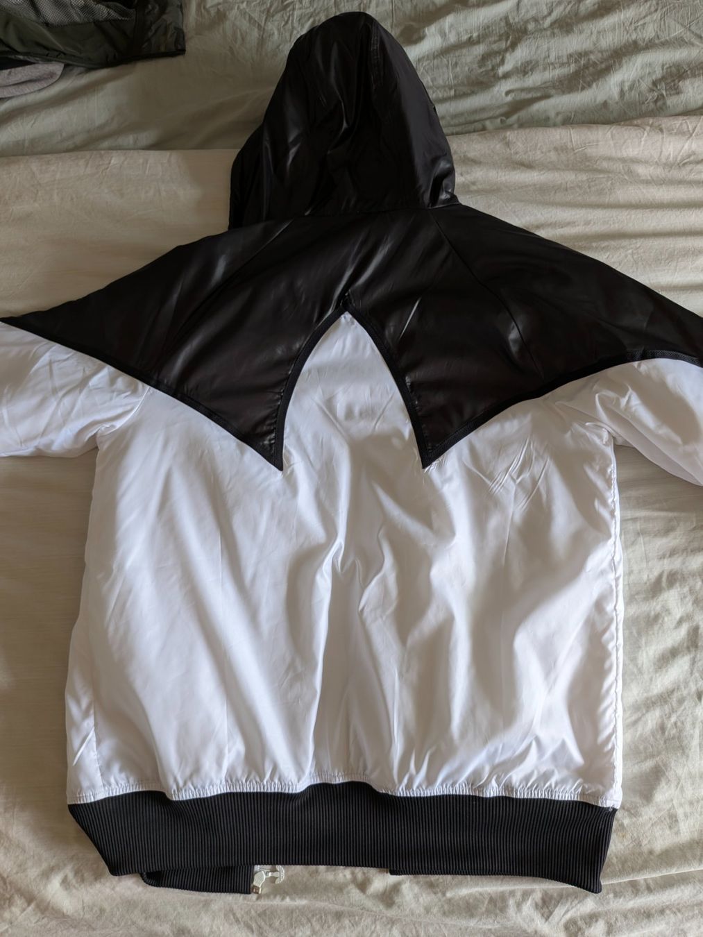 Adidas Giacche: Veste à capuche Adidas – Usato da Genève venduto da zeKxa 1