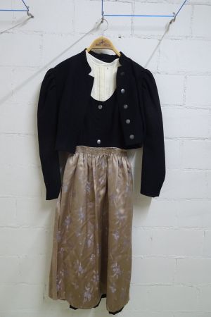 komplette Zürcher Zwischen Tracht mit 2 Schürzen ca. Gr. S