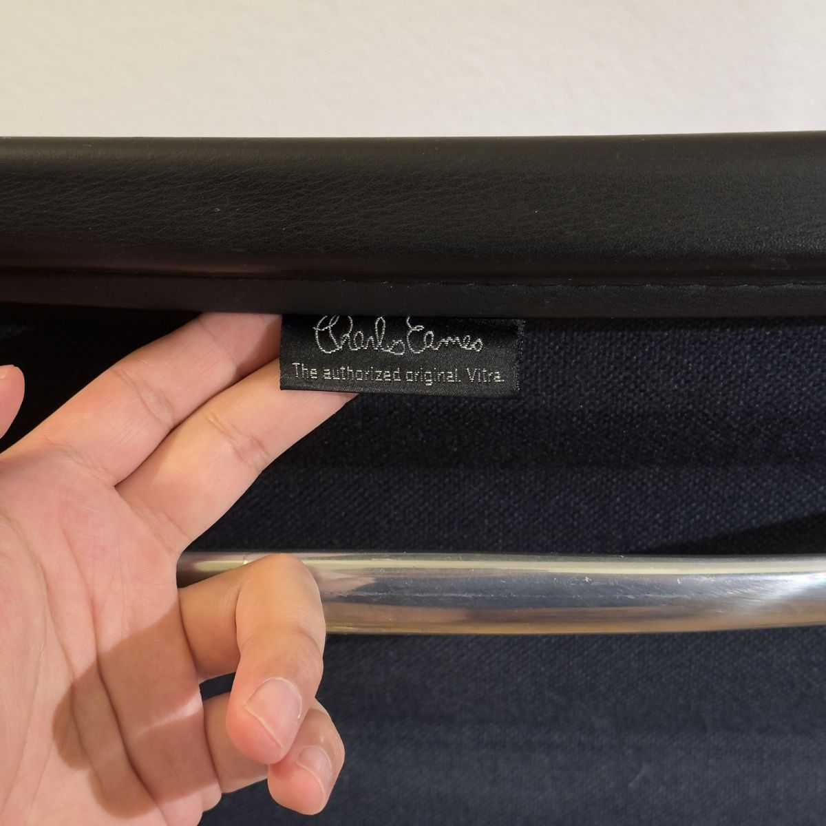 Eames Chaises: Vitra Eames Aluminium Chair EA 117 – D'occasion à Ulisbach par Mithrandirr 2