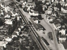 AFFOLTERN a.A: Flieger-AK mit Bahnhof 1956