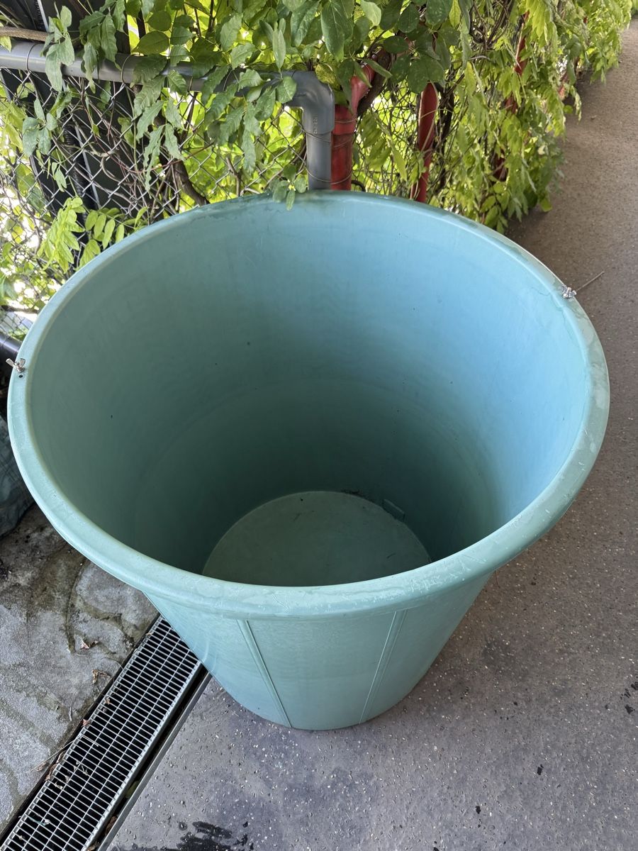 Humidifier & Arroser: Kunststoff-Fass mit Deckel – D'occasion à Dübendorf par Mavobu 4