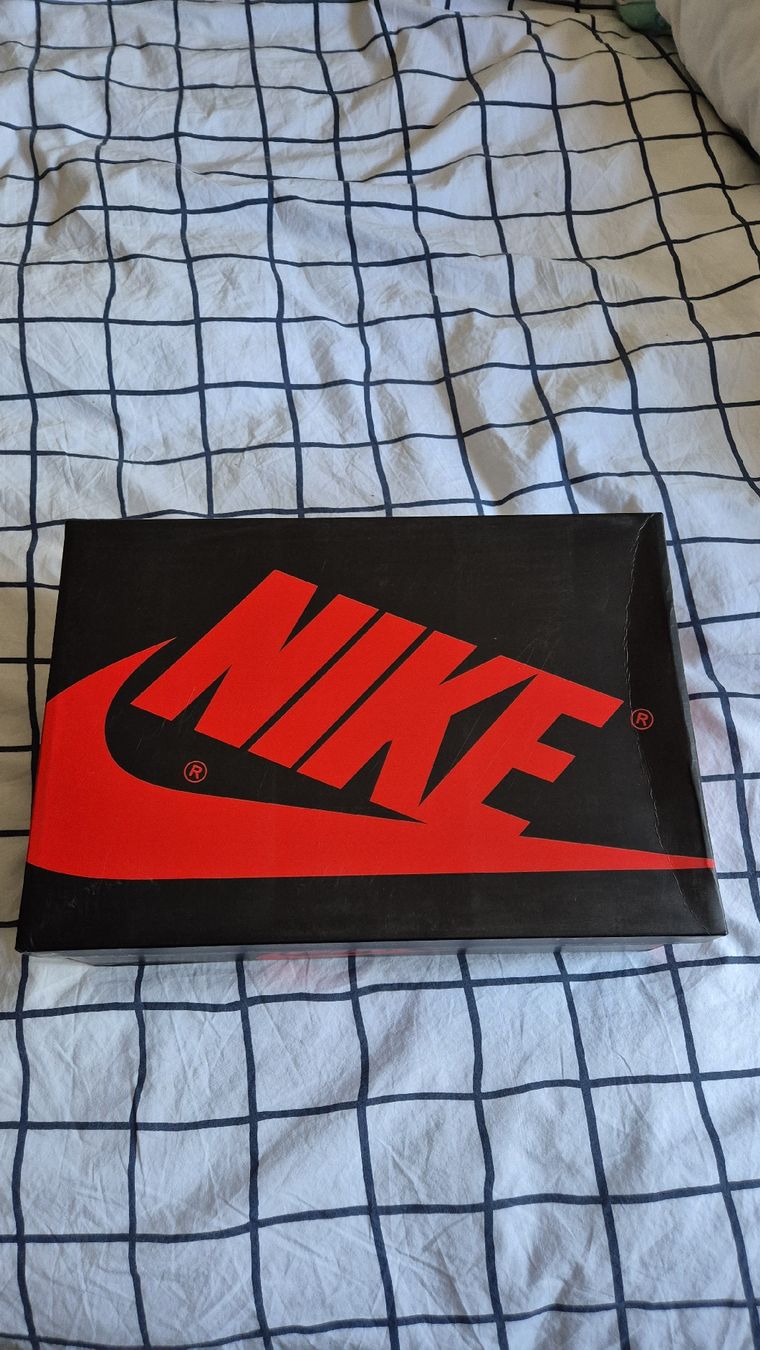Jordan Scarpe da uomo: Jordan 1 Retro High Black Gym Red – Usato da Corcelles-Payerne venduto da craveiro_in4k