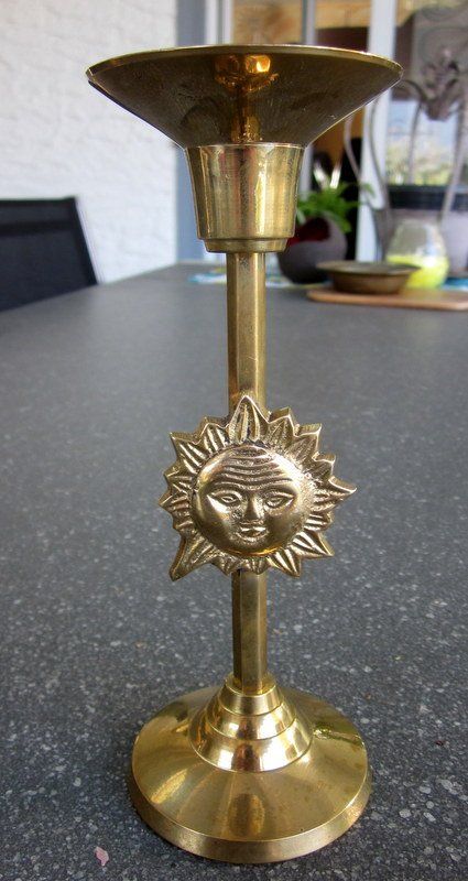 Portacandele: Metall Kerzenständer in Messingoptik mit Sonne – Usato da Bischofszell venduto da raika 1