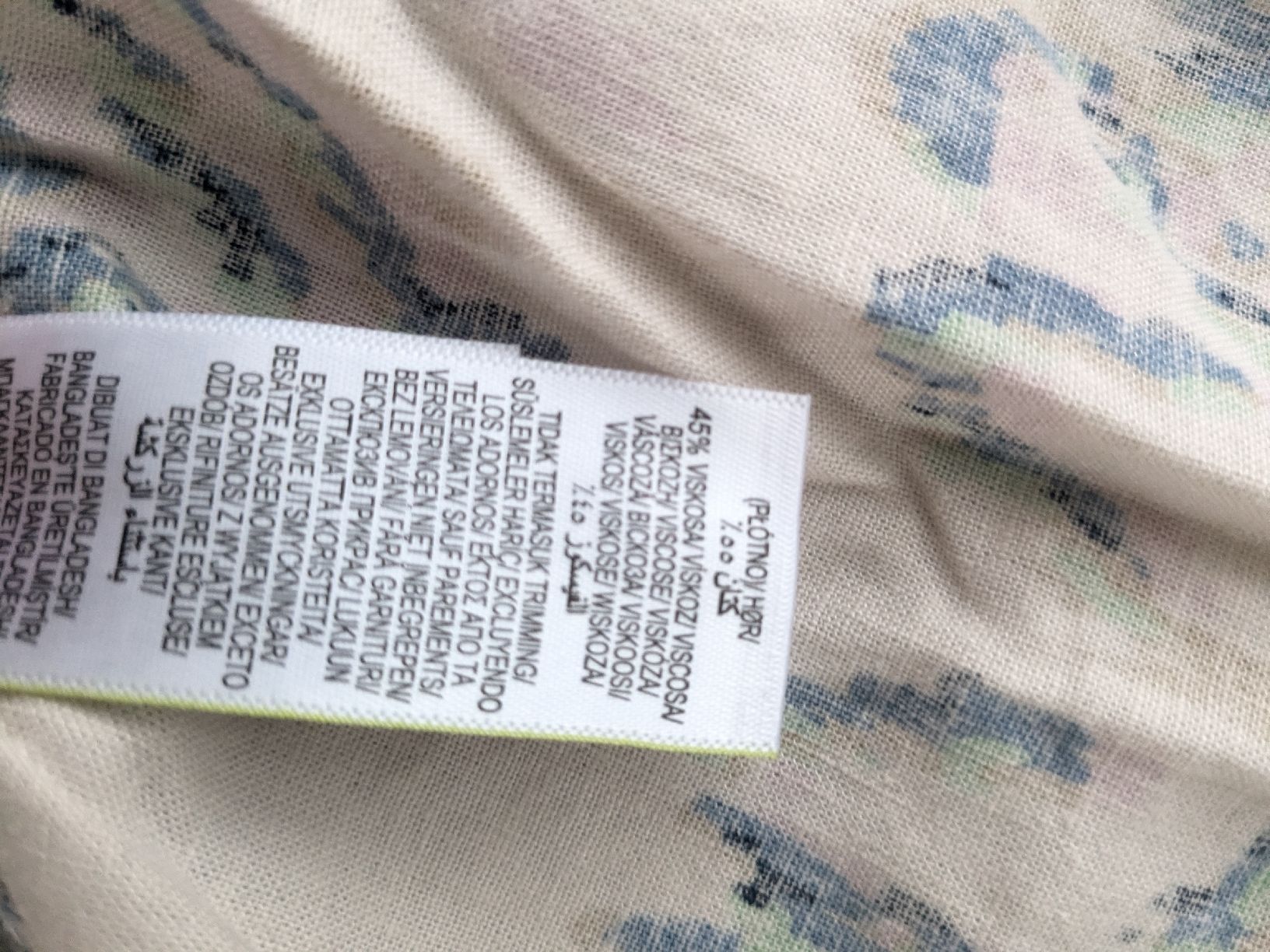 Blusen: Bluse mit Muster Grösse  M, 55% Viskose 45% Leinen  – Gebraucht aus Rorschach von olg_5qq2 3