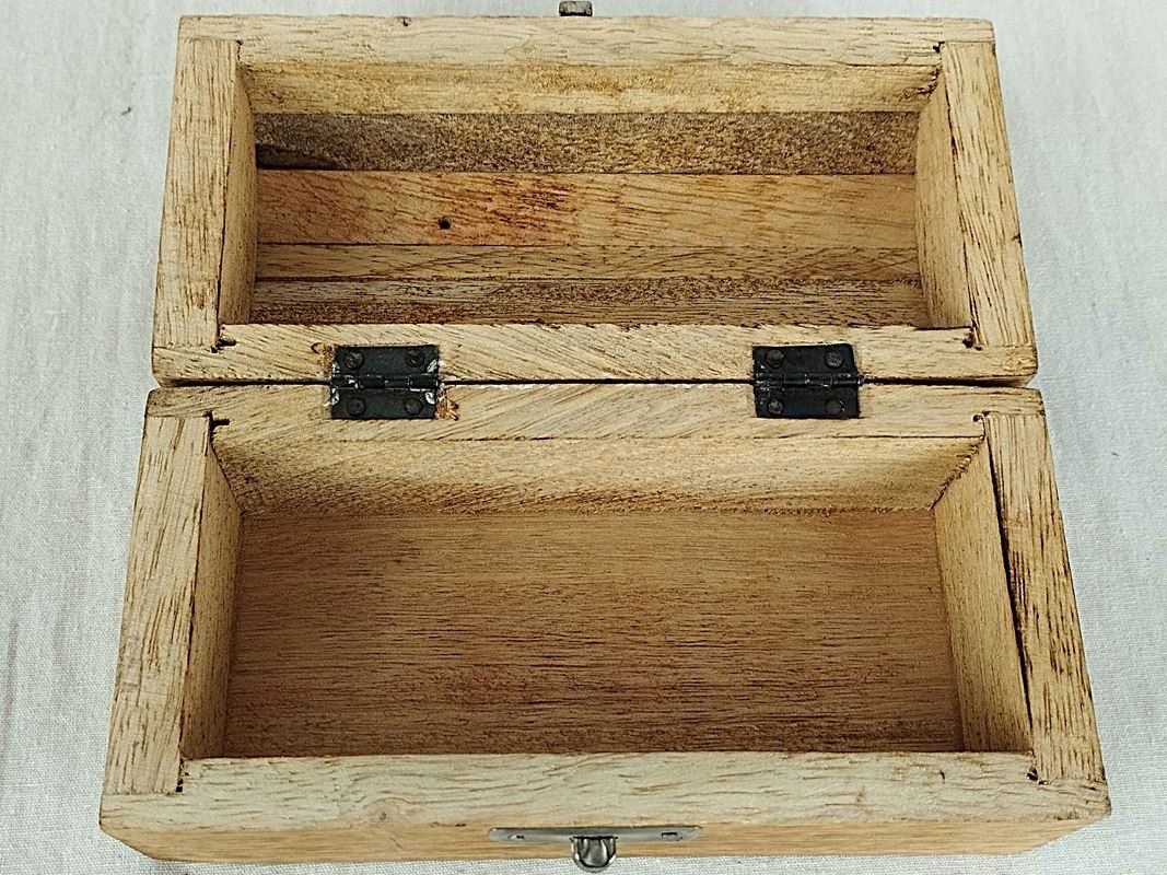 Coffres: Schatztruhe aus Holz – D'occasion à Schübelbach par Restwert_Schubelbach 4