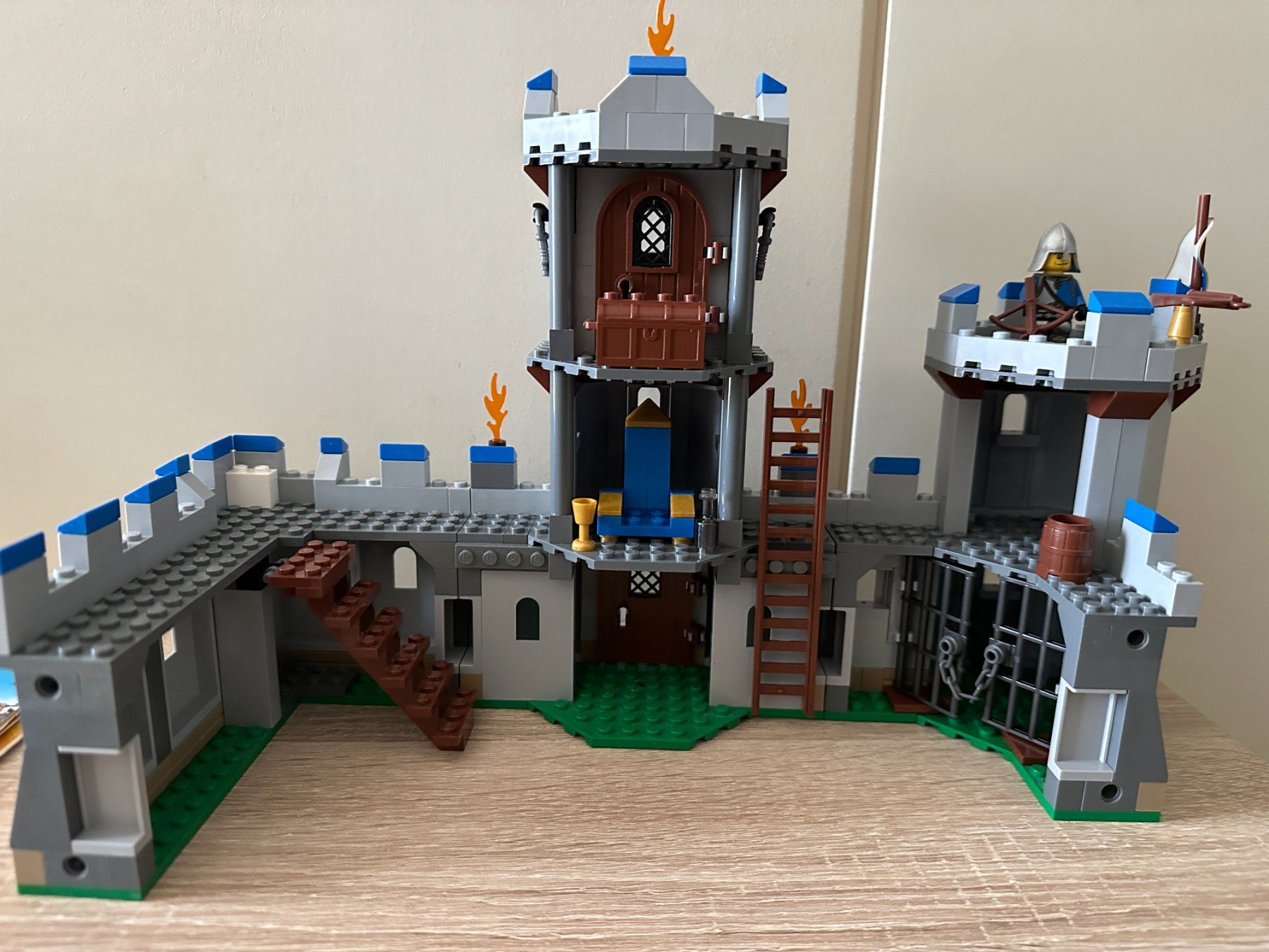 Lego Kit di costruzioni: LEGO 70404 King's Castle – Usato da Basel venduto da Don-Angel 5