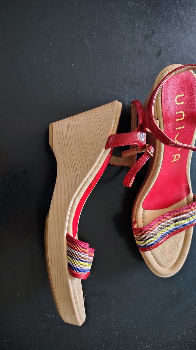 Chaussures femmes: Sandale d'été très peu portées  – D'occasion à Puidoux par Sophia70 1