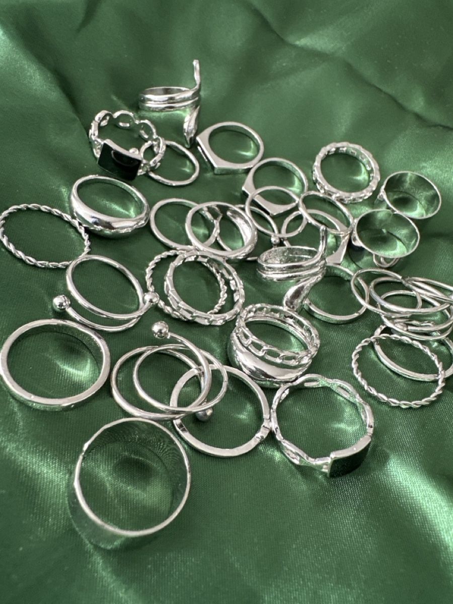 Anelli: 35 Stk. Silberfarbene Ringe Set, Modeschmuck – Nuovo (secondo la descrizione) da Dietikon venduto da vithya88