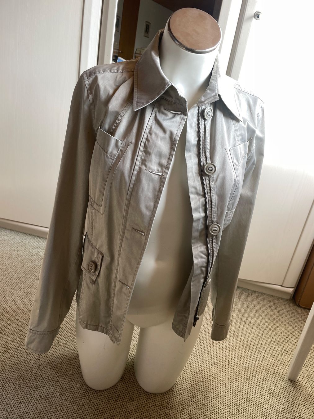 Vestes: Silber Jacke Gr. 40 Mexx – D'occasion à Volketswil par n_r_5gdf 2