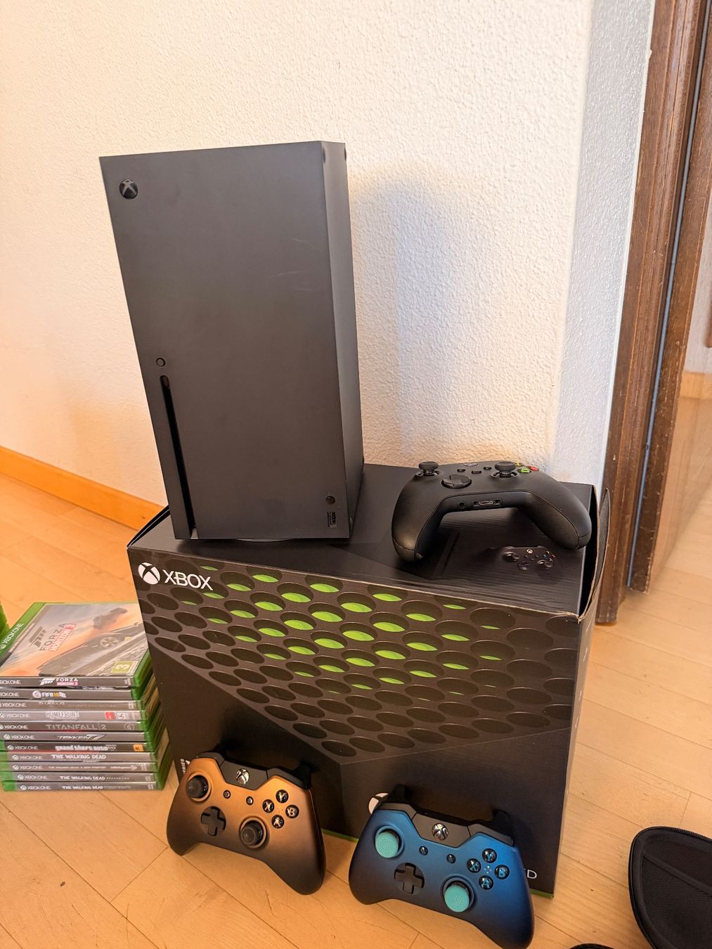 Microsoft Konsolen: Xbox Series X 1TB + 3 Controller inkl. Elite Controller – Gebraucht aus Triesen von MarEli080 2