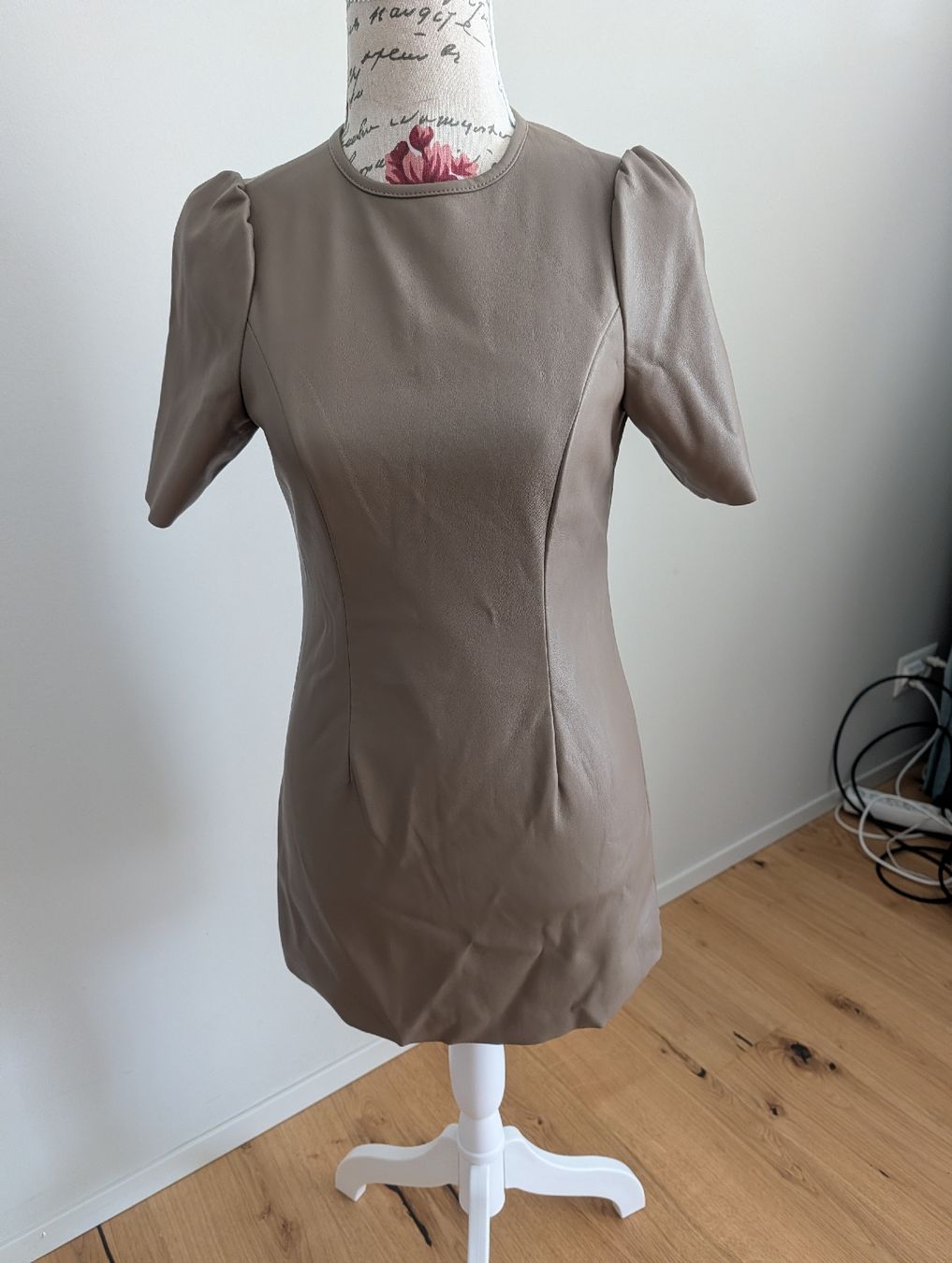 Robes: Kleid Kunstleder Noisy May – D'occasion à Weinfelden par AleKa5