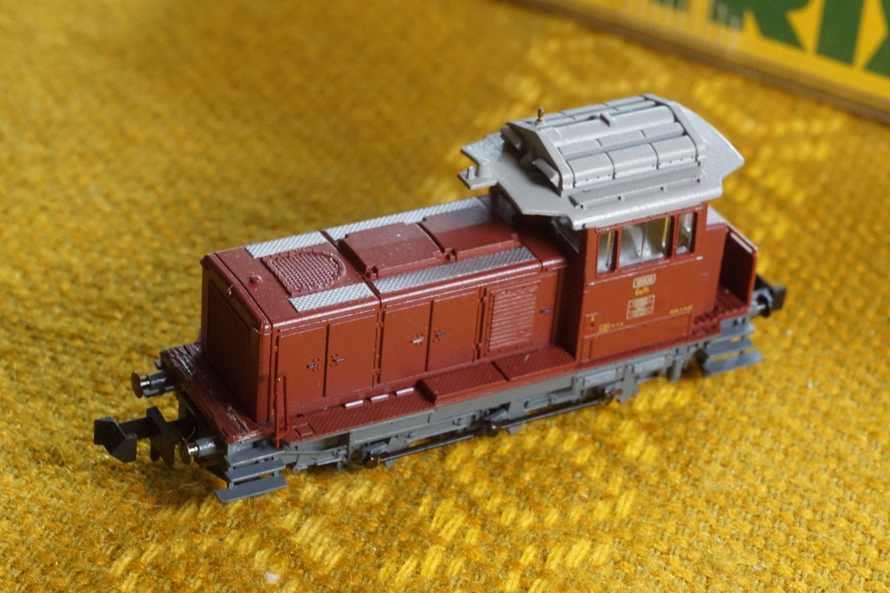 Trix Modelleisenbahnen: Minitrix Em 3/3 braun – Gebraucht aus Gränichen von iknow 5